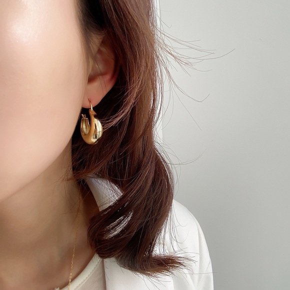 6 Pairs Gold Chunky Hoop Earrings set - Picture 9 of 11